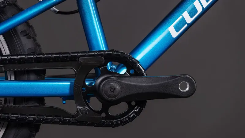 Cube Acid 160 Kids Bike in Action Team-5