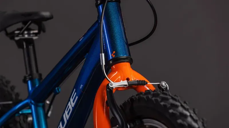 Cube Acid 160 Kids Bike in Action Team-6