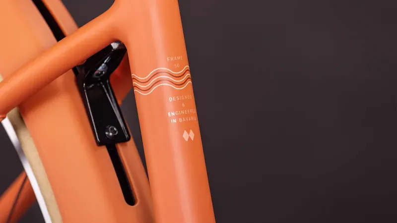 Cube Aruba Hybrid 600 eMountain Bike in Papaya/Creme-4