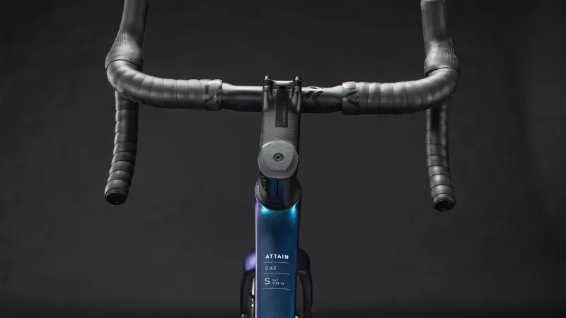 Cube Attain C:62 SLT Road Bike In Shift Mint/White-3