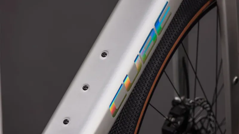 Cube Nulane Hybrid C:62 Race 400x E-Gravel Bike in Sleek Grey/Prism-4