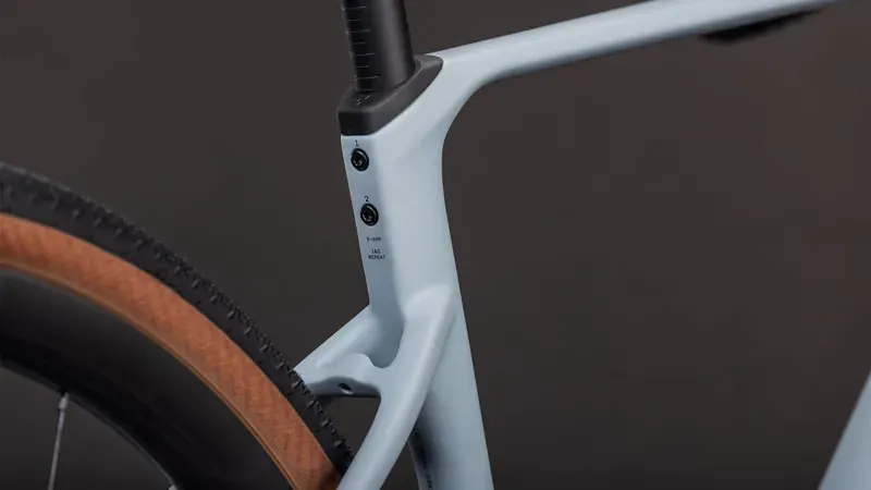 Cube Nuroad C:62 Pro Gravel Bike in Vulcan/Prism-4