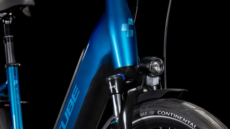 Cube Supreme Hybrid Pro 625 City E-Bike In Electric Blue/Black-6