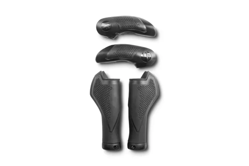 Cube Natural Fit Medium Comfort Grips in Black