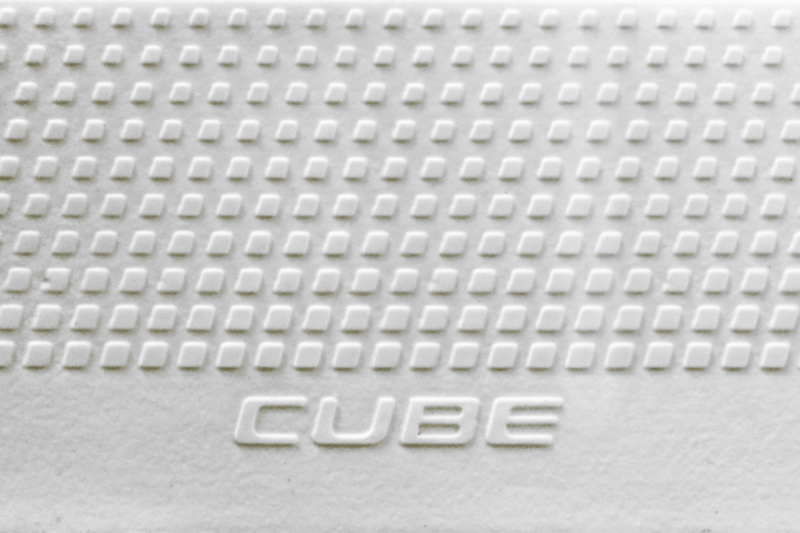 Cube Natural Fit Grip Bar Tape in White