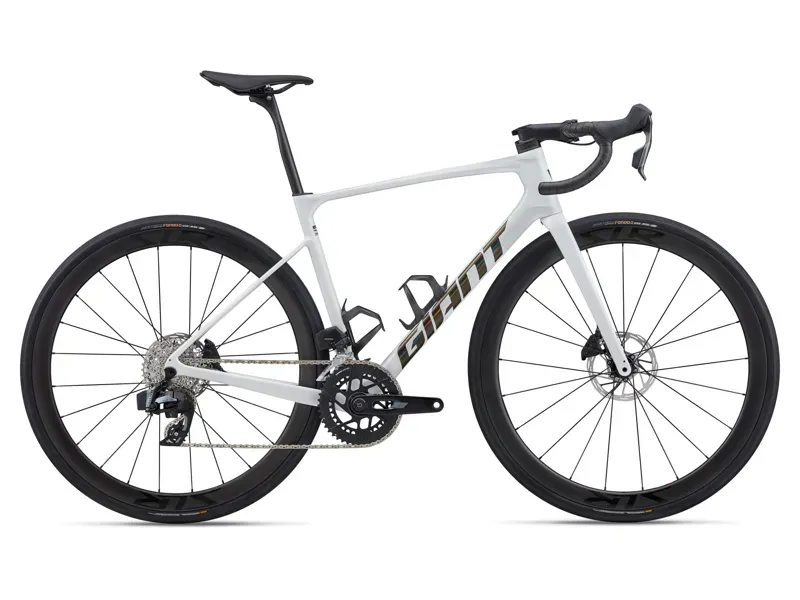 Giant Defy Advanced Pro 1 Road Bike in White/Iris