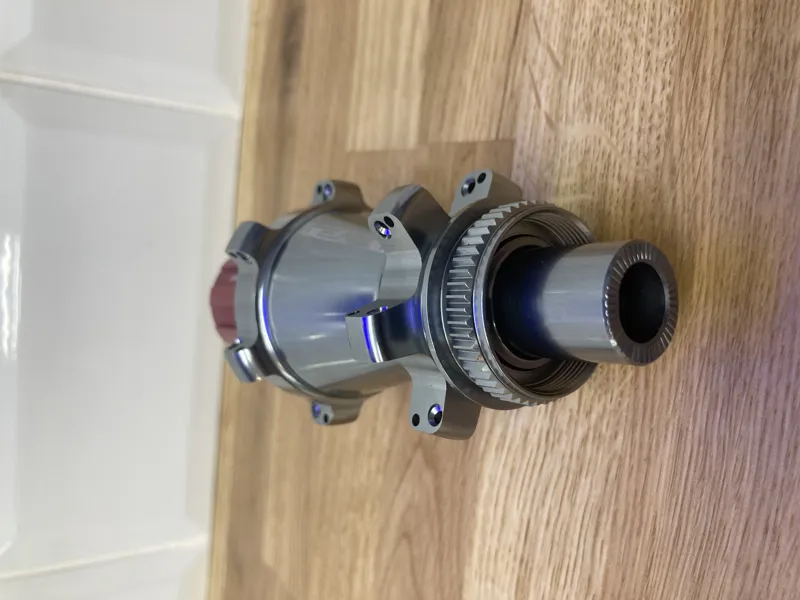 LEVEL 32H SILVER/RED REAR HUB DISC THRU AXLE 11SPD-4