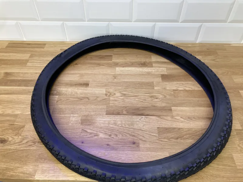 TYRE 26X1.95 SEMI BLK-2
