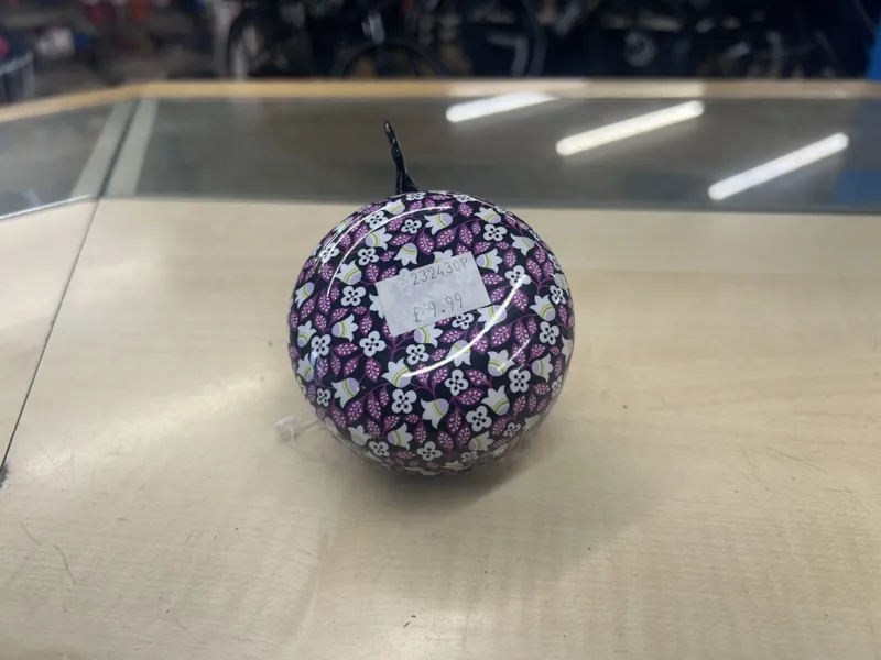 BELL DING DONG PURPLE WHITE GREEN FLOWERS