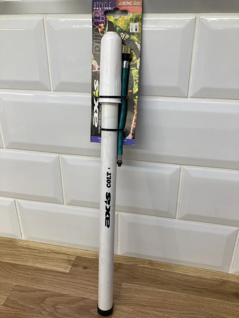 AXCS BICYCLE PUMP WHITE-1