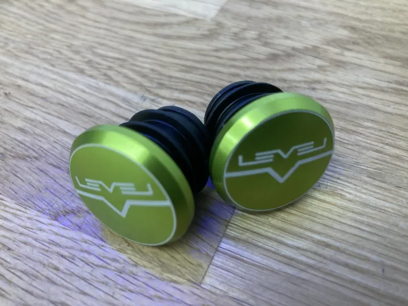LEVEL ANODIZED BAR END PLUGS-4