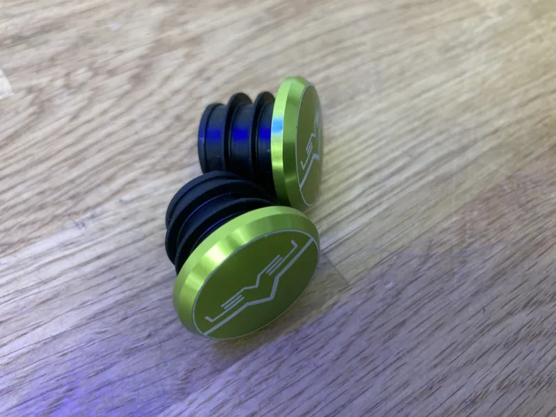 LEVEL ANODIZED BAR END PLUGS-3