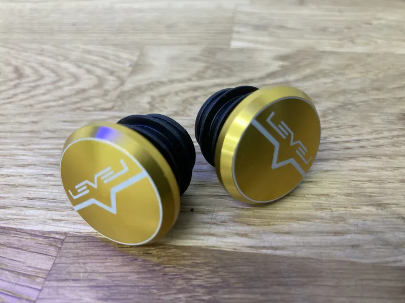 LEVEL ANODIZED BAR END PLUGS-2