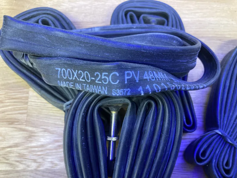 GIANT 700x20/25C PV INNER TUBE BULK OF 5-2