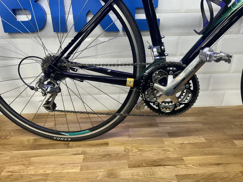 Giant Dash 2 W White and Green M - PRE-LOVED-1