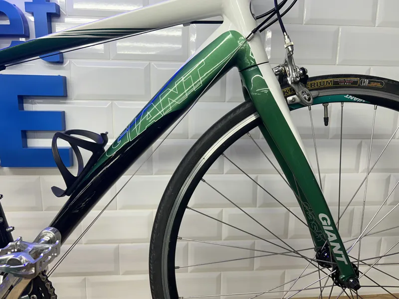 Giant Dash 2 W White and Green M - PRE-LOVED-2