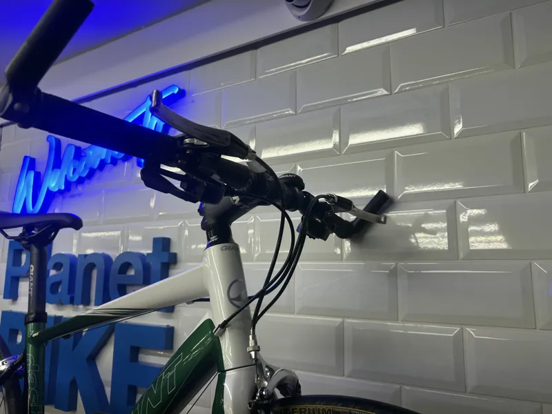 Giant Dash 2 W White and Green M - PRE-LOVED-4