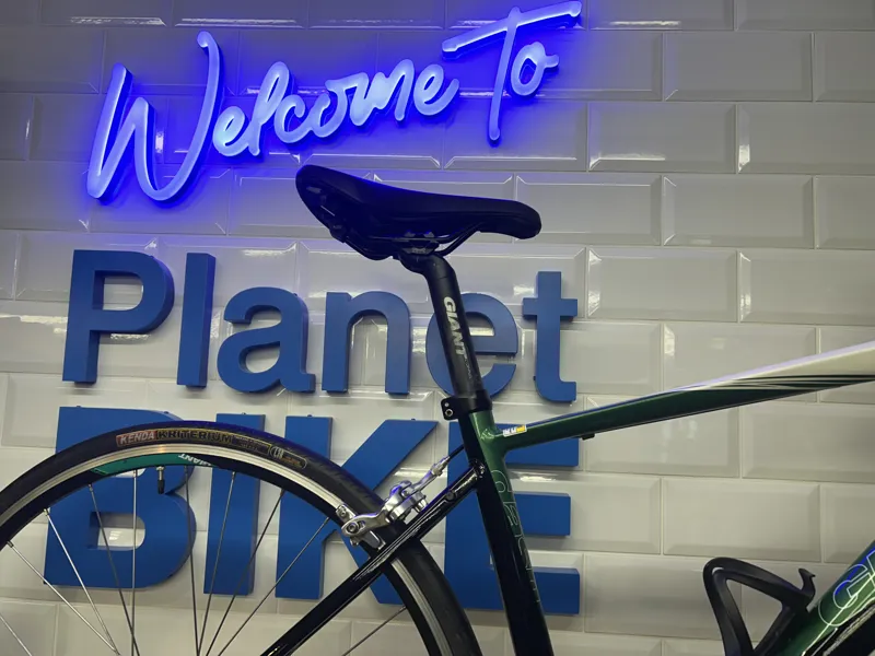 Giant Dash 2 W White and Green M - PRE-LOVED-3