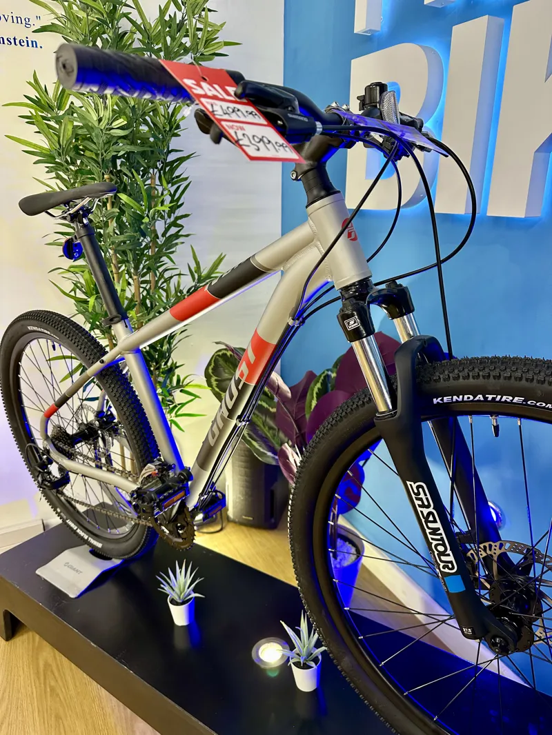 GHOST KATO 2.7 - Light Grey and Red-4