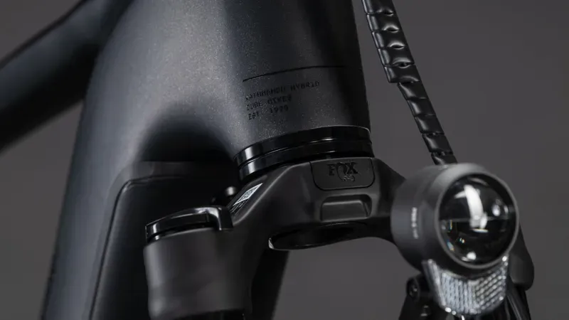 Cube Kathmandu Hybrid SLX 800 eHybrid Bike in Silverdust/Chrome-9